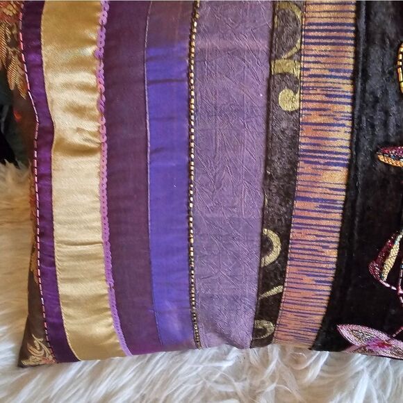 BEAUTIFUL HAND EMBROIDERED PILLOW - Picture 2 of 5